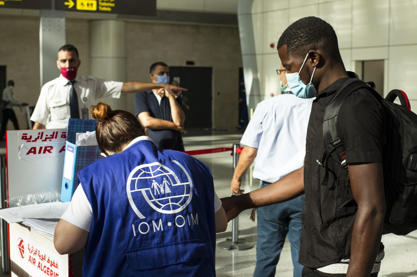 En medio de la pandemia de COVID-19 la OIM facilita el retorno de 84  migrantes desde Argelia a Mali | Organización Internacional para las  Migraciones