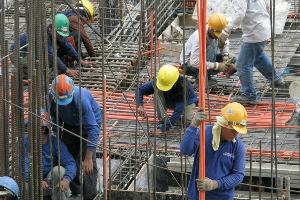 Nuevo informe de la OIM revela que los trabajadores migrantes sufren un mayor riesgo de lesiones y de muerte | International Organization for Migration